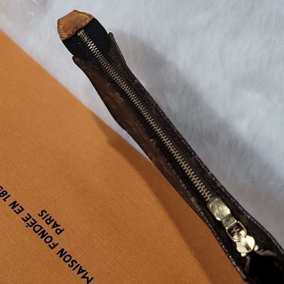 Louis Vuitton Cosmetics Pouch / Pochette - Picture 7 of 16